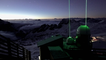 Zugspitze Schneefernerhaus Lasersystem Nachtaufnahme2